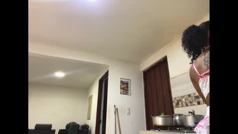 Snapshot of kelly__thomson chatting on 01-25-25, 01:32 kelly__thomson online show from 01-25-25, 01:32