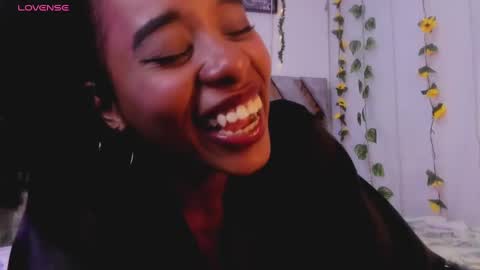 Snapshot of kelly__thomson chatting on 01-30-25, 04:13 kelly__thomson online show from 01-30-25, 04:13