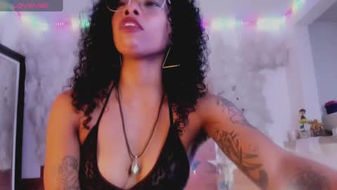 Snapshot of kelly__thomson chatting on 02-04-25, 09:20 kelly__thomson online show from 02-04-25, 09:20