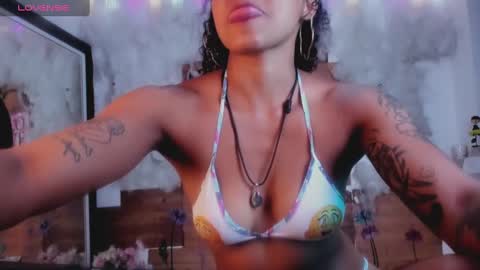 Snapshot of kelly__thomson chatting on 02-06-25, 09:49 kelly__thomson online show from 02-06-25, 09:49