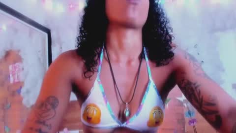 Snapshot of kelly__thomson chatting on 02-13-25, 09:17 kelly__thomson online show from 02-13-25, 09:17