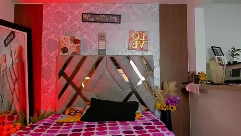 Snapshot of kelly__thomson chatting on 09-08-25, 11:48 kelly__thomson online show from 09-08-25, 11:48