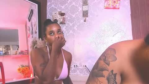 Snapshot of kelly__thomson chatting on 09-16-25, 09:16 kelly__thomson online show from 09-16-25, 09:16