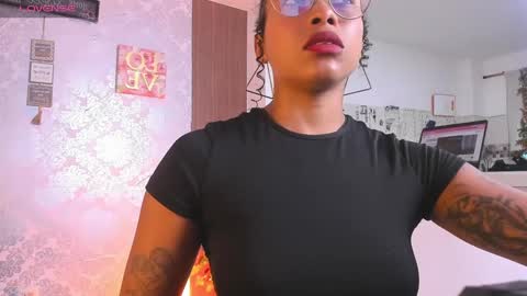 Snapshot of kelly__thomson chatting on 09-19-25, 11:16 kelly__thomson online show from 09-19-25, 11:16