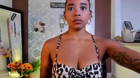 Snapshot of kelly__thomson chatting on 10-01-25, 11:22 kelly__thomson online show from 10-01-25, 11:22