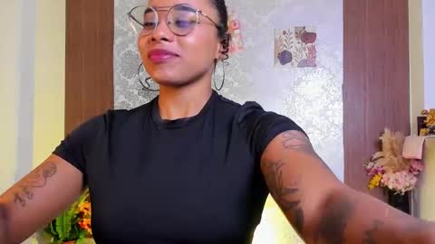 Snapshot of kelly__thomson chatting on 11-15-25, 11:21 kelly__thomson online show from 11-15-25, 11:21