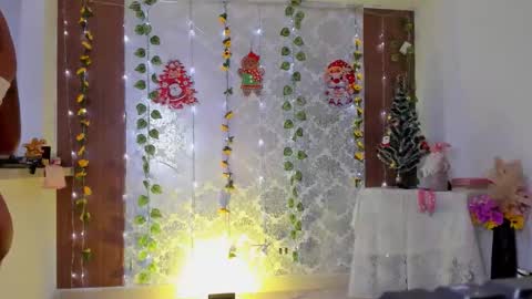 Snapshot of kelly__thomson chatting on 12-14-25, 12:16 kelly__thomson online show from 12-14-25, 12:16