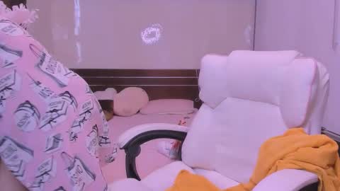 Kelly online show from 04-22-26, 07:33