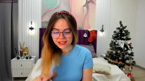 Snapshot of kelly_cuutie chatting on 12-22-24, 01:12 Kelly online show from 12-22-24, 01:12
