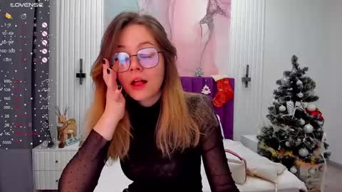 Snapshot of kelly_cuutie chatting on 01-03-25, 01:27 Kelly online show from 01-03-25, 01:27