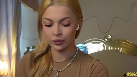 Kelly online show from 10-24-25, 05:37