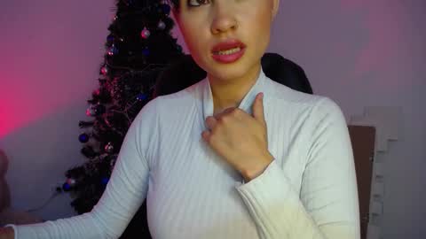 Snapshot of kelly_richardson1 chatting on 12-12-24, 05:04 elena online show from 12-12-24, 05:04