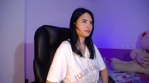 Snapshot of kelly_richardson1 chatting on 01-06-25, 10:47 elena online show from 01-06-25, 10:47