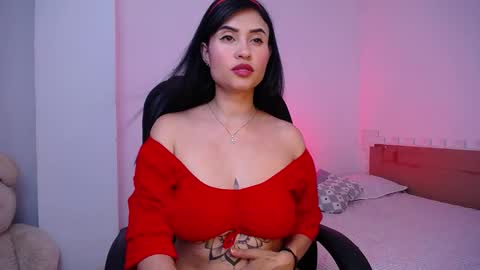Snapshot of kelly_richardson1 chatting on 02-14-25, 11:20 elena online show from 02-14-25, 11:20