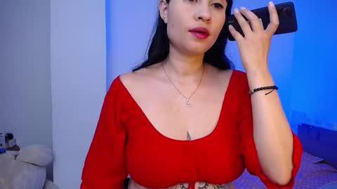 Snapshot of kelly_richardson1 chatting on 02-21-25, 11:32 elena online show from 02-21-25, 11:32