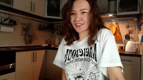 Snapshot of kelly_yon chatting on 12-28-24, 08:47 Kelly online show from 12-28-24, 08:47