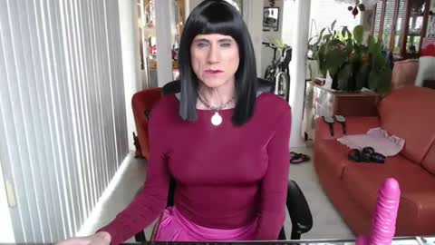 Snapshot of kellyannelynn chatting on 01-05-25, 05:09 kellyanne Lynn but please call me fucktoy online show from 01-05-25, 05:09