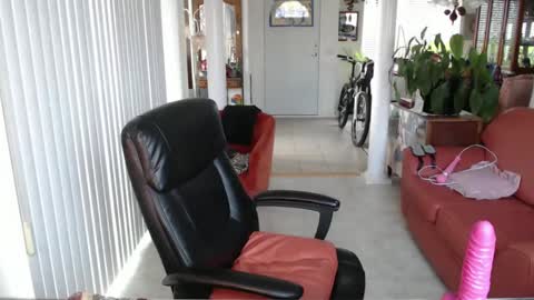 Snapshot of kellyannelynn chatting on 01-11-25, 05:40 kellyanne Lynn but please call me fucktoy online show from 01-11-25, 05:40