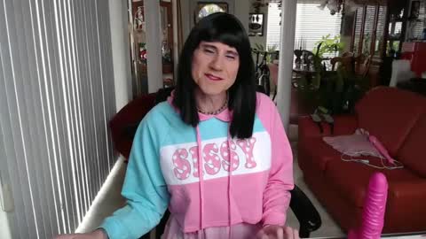 Snapshot of kellyannelynn chatting on 02-15-25, 06:44 kellyanne Lynn but please call me fucktoy online show from 02-15-25, 06:44