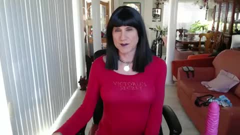 Snapshot of kellyannelynn chatting on 03-01-25, 04:44 kellyanne Lynn but please call me fucktoy online show from 03-01-25, 04:44