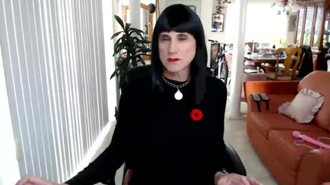 Snapshot of kellyannelynn chatting on 11-11-25, 06:41 kellyanne Lynn but please call me fucktoy online show from 11-11-25, 06:41