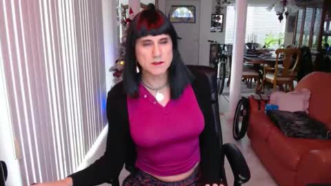 Snapshot of kellyannelynn chatting on 12-14-25, 04:23 kellyanne Lynn but please call me fucktoy online show from 12-14-25, 04:23