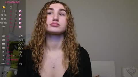 Snapshot of kellykeat chatting on 02-08-26, 07:17 Princess Kelly online show from 02-08-26, 07:17