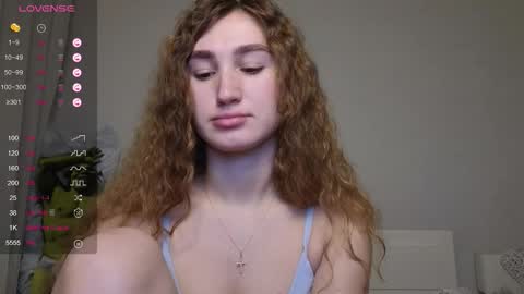 Snapshot of kellykeat chatting on 02-18-26, 08:27 Princess Kelly online show from 02-18-26, 08:27