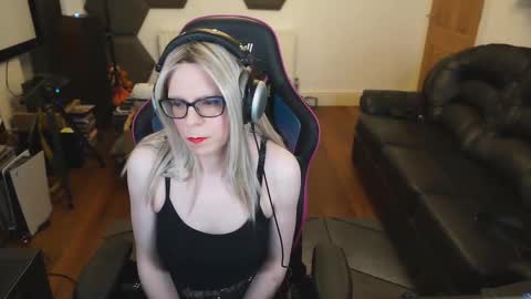 kelseycobalt online show from 02-18-25, 08:14