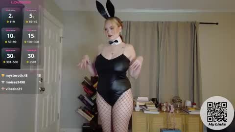 Snapshot of kelseyg23 chatting on 10-27-25, 06:45 Kelsey online show from 10-27-25, 06:45