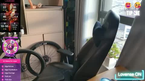 Snapshot of ken_davids chatting on 12-21-25, 01:40 KenD online show from 12-21-25, 01:40