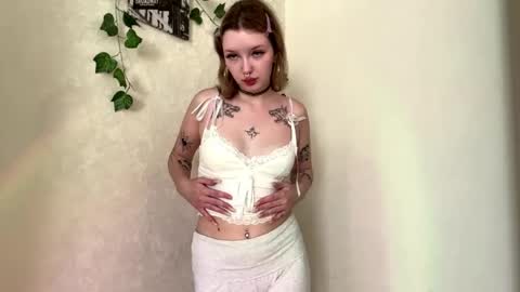 Snapshot of kenafetner chatting on 05-21-26, 12:12 Mia online show from 05-21-26, 12:12