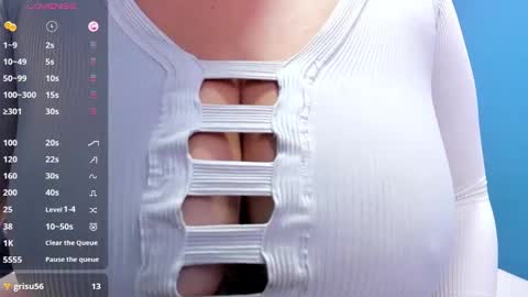 Snapshot of kenda_hot chatting on 01-17-25, 05:41 Laura online show from 01-17-25, 05:41