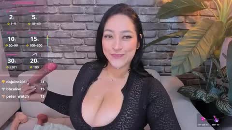 Snapshot of kenda_hot chatting on 10-31-25, 01:34 Laura online show from 10-31-25, 01:34
