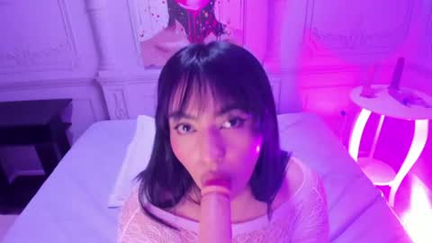 Snapshot of kendall_curves chatting on 07-14-26, 02:05 Kendall no Jenner online show from 07-14-26, 02:05