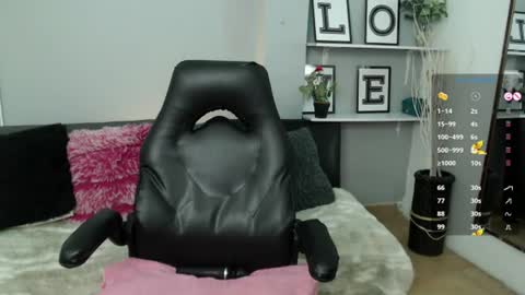 Kendall  online show from 07-05-26, 03:56