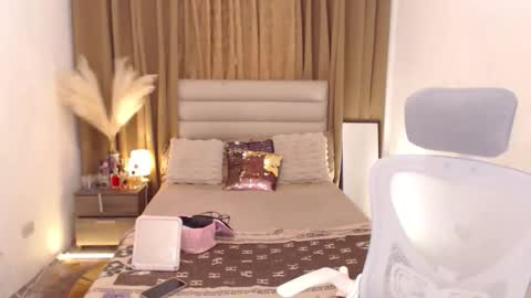 Snapshot of kendalveronika chatting on 11-12-25, 08:37 kendalveronika online show from 11-12-25, 08:37