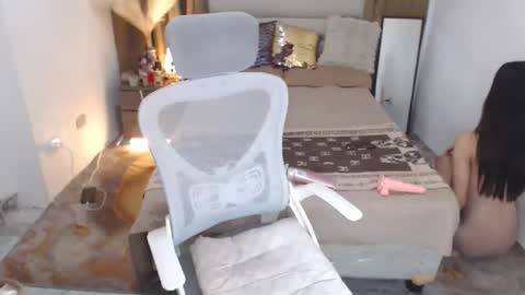 Snapshot of kendalveronika chatting on 12-04-25, 08:01 kendalveronika online show from 12-04-25, 08:01