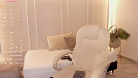 Snapshot of kendra_bennz_ chatting on 02-27-25, 08:31 kendra Benz online show from 02-27-25, 08:31