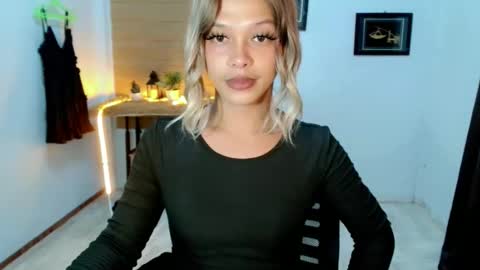 kendra_lunaxx online show from 05-18-26, 09:48