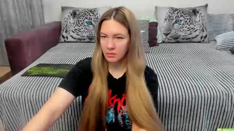 Kendra online show from 10-20-25, 01:28