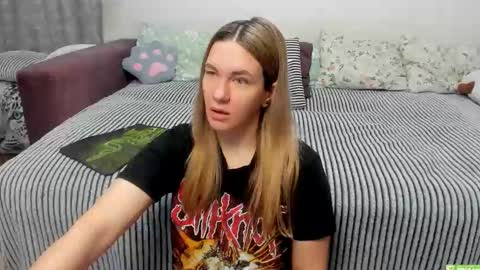 Snapshot of kendra_xx_ chatting on 12-22-25, 01:02 Kendra online show from 12-22-25, 01:02