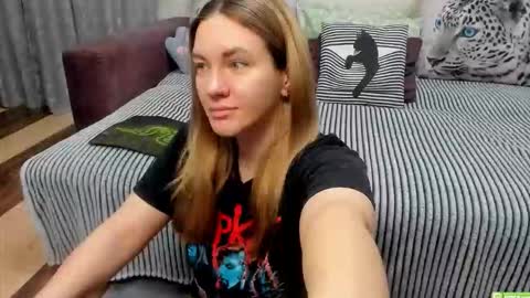 Snapshot of kendra_xx_ chatting on 02-10-26, 11:53 Kendra online show from 02-10-26, 11:53
