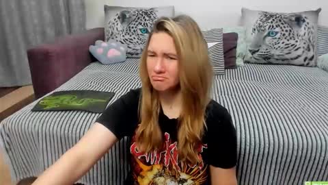 Snapshot of kendra_xx_ chatting on 02-15-26, 12:29 Kendra online show from 02-15-26, 12:29