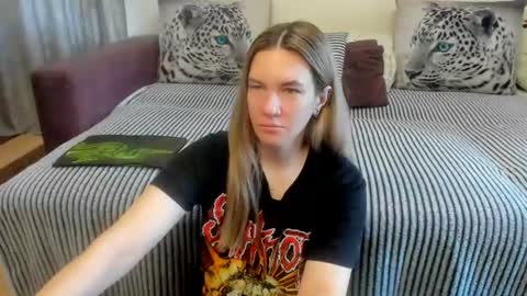 Snapshot of kendra_xx_ chatting on 06-17-26, 12:35 Kendra online show from 06-17-26, 12:35