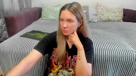 Snapshot of kendra_xx_ chatting on 07-12-26, 11:40 Kendra online show from 07-12-26, 11:40