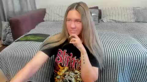 Snapshot of kendra_xx_ chatting on 07-20-26, 11:40 Kendra online show from 07-20-26, 11:40