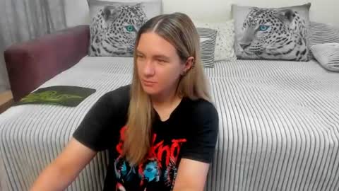 Snapshot of kendra_xx_ chatting on 07-26-26, 11:44 Kendra online show from 07-26-26, 11:44
