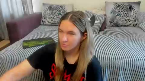 Snapshot of kendra_xx_ chatting on 08-01-26, 01:27 Kendra online show from 08-01-26, 01:27