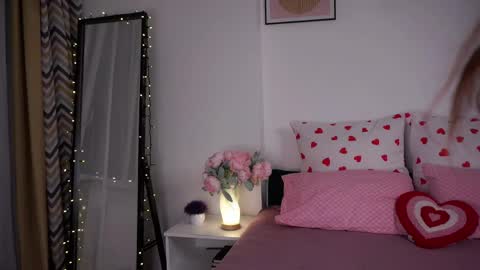 Kira online show from 04-14-26, 11:00